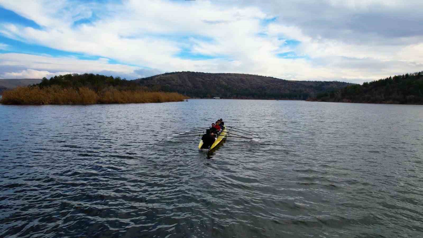 Denizi olmayan şehirde milli kanocular yetişiyor