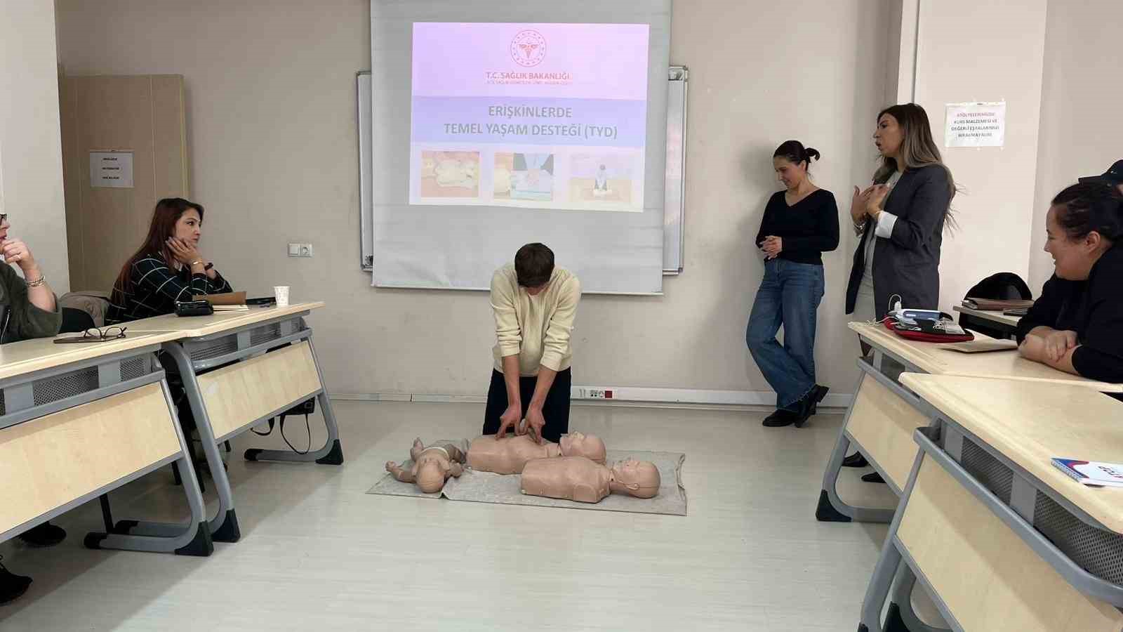 Odunpazarı Belediyesi’nden personeline ilk yardım eğitimi
