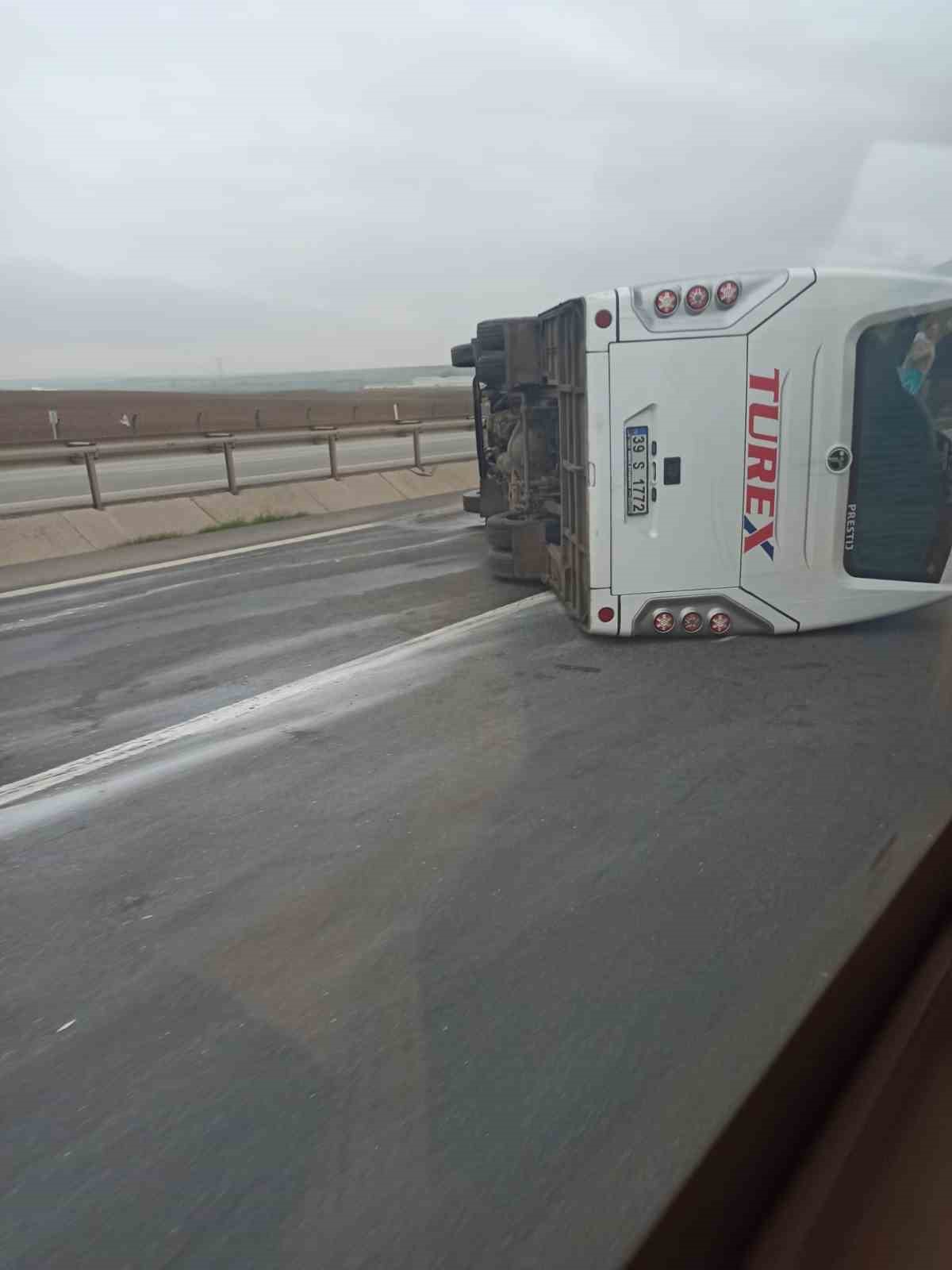 Kırklareli’nde işçileri taşıyan servis devrildi: 5 yaralı