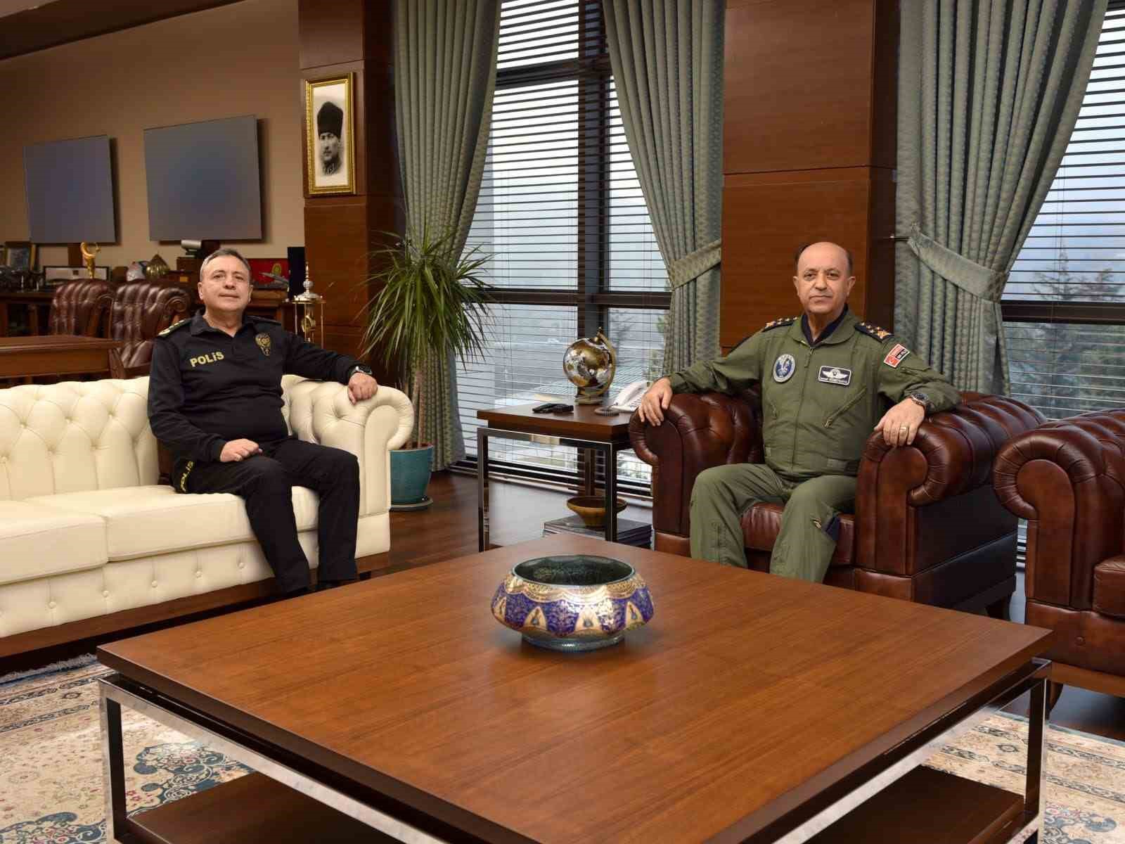 İki müdür bir araya gelerek dostluklarını pekiştirdi