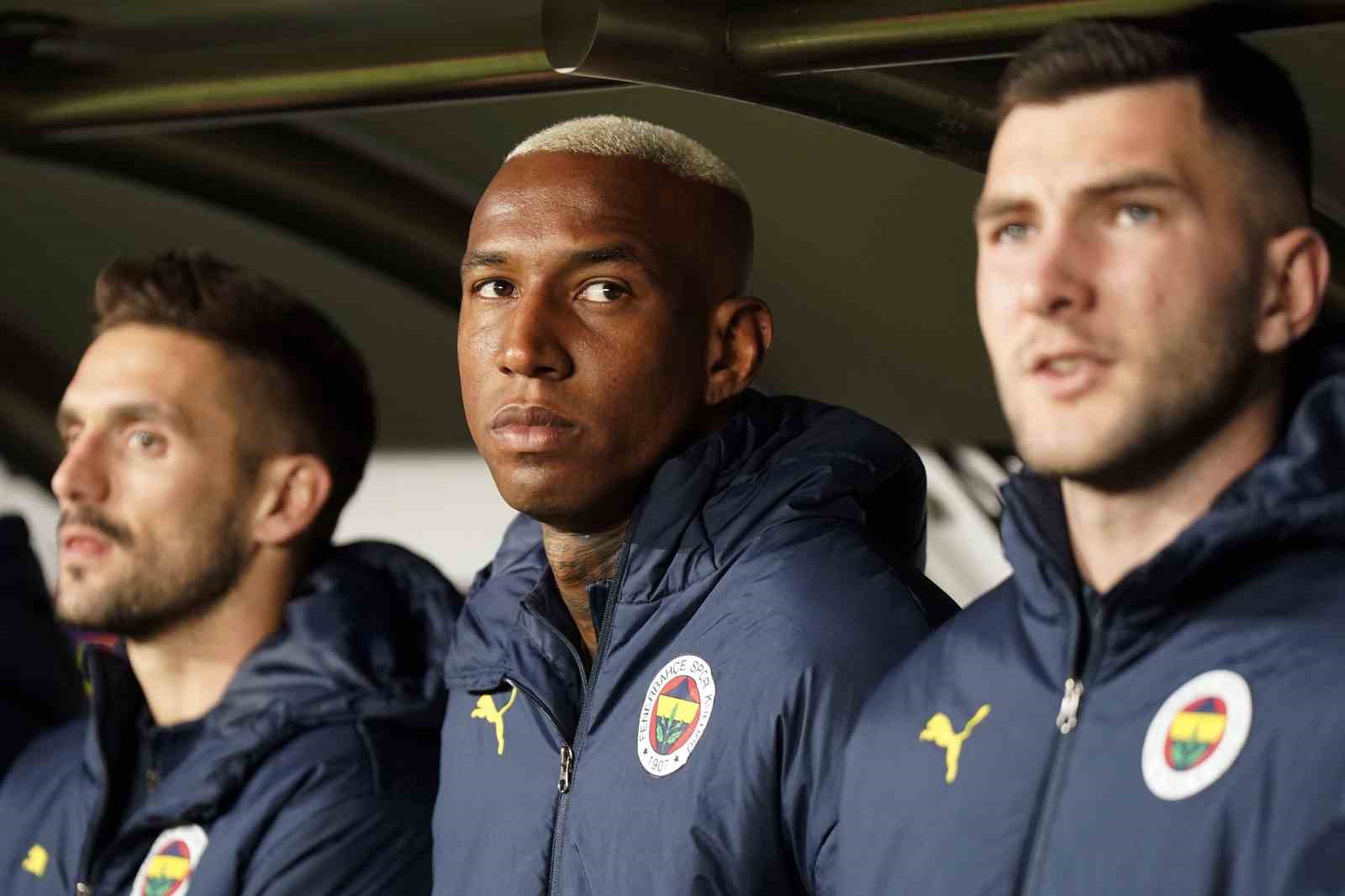 Trendyol Süper Lig: Fenerbahçe: 0 - Çaykur Rizespor: 2 (Maç devam ediyor)
