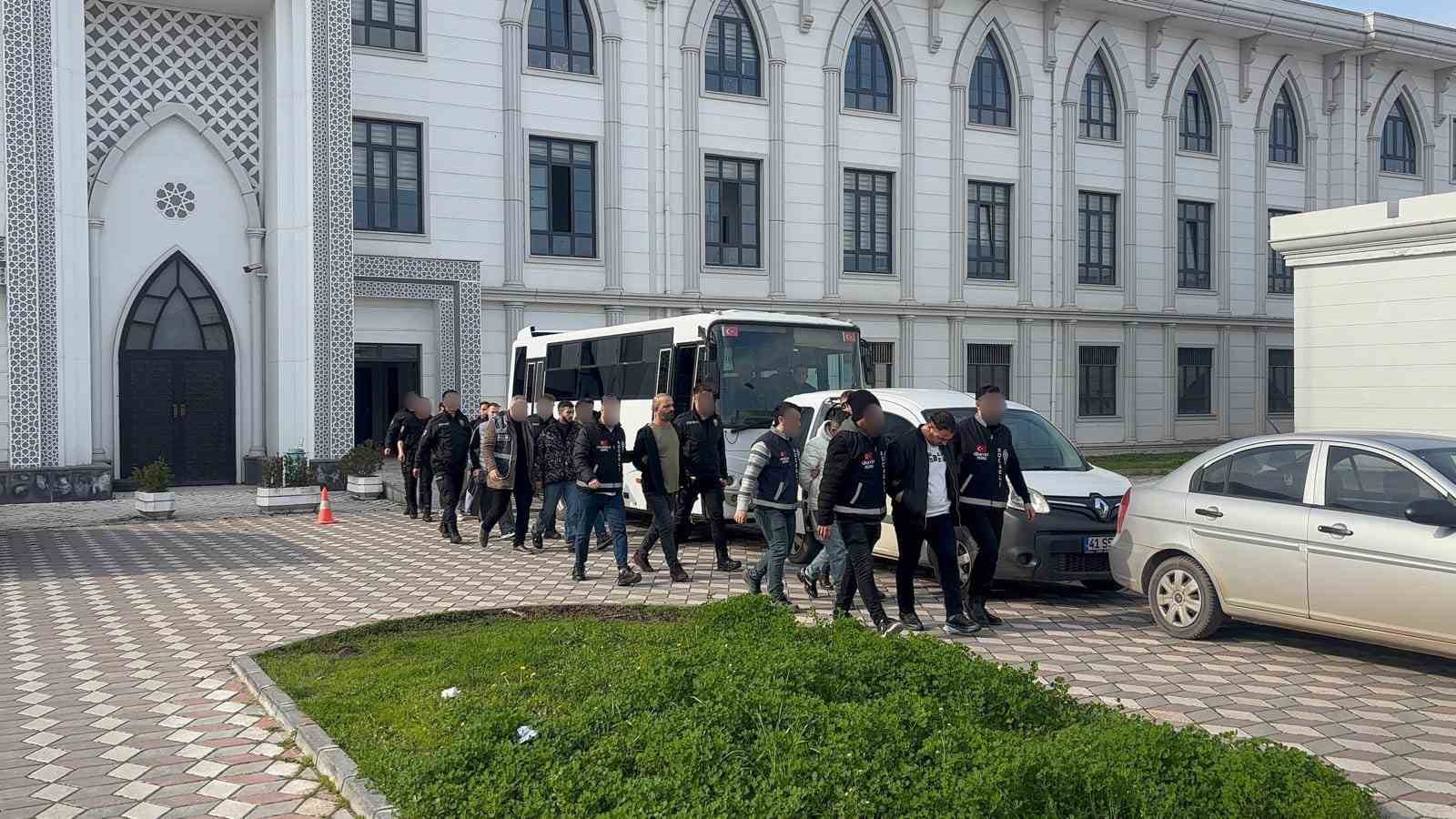 1 kişinin öldüğü, 2 kişinin yaralandığı silahlı kavgada 2 tutuklama