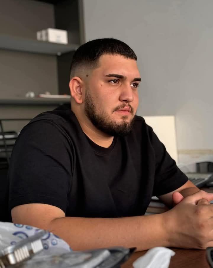 Ref&uuml;jdeki ağa&ccedil;lara &ccedil;arpıp hurdaya d&ouml;nen otomobilin s&uuml;r&uuml;c&uuml;s&uuml; hayatını kaybetti
