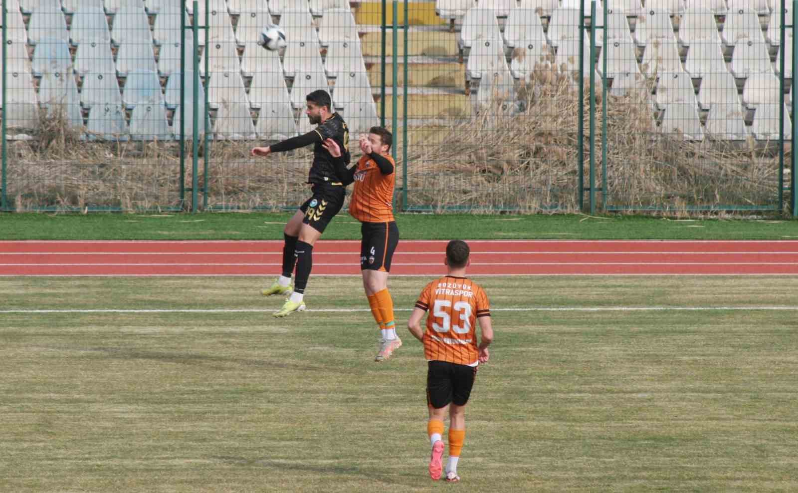 Boz&uuml;y&uuml;k Vitraspor evinde berabere kaldı
