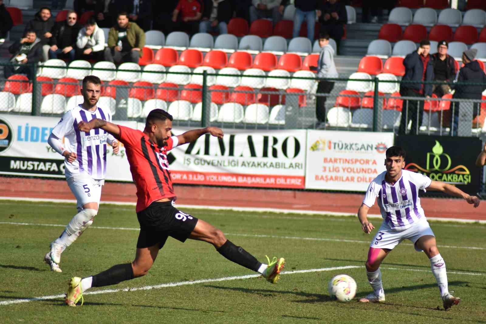 Bartın&rsquo;da ma&ccedil;ın bitiş d&uuml;d&uuml;ğ&uuml;yle saha karıştı
