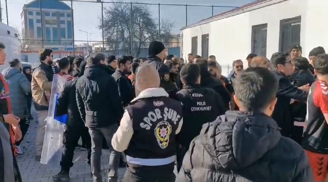 Van&rsquo;da B&ouml;lgesel Amat&ouml;r ma&ccedil; sonrası olaylar &ccedil;ıktı
