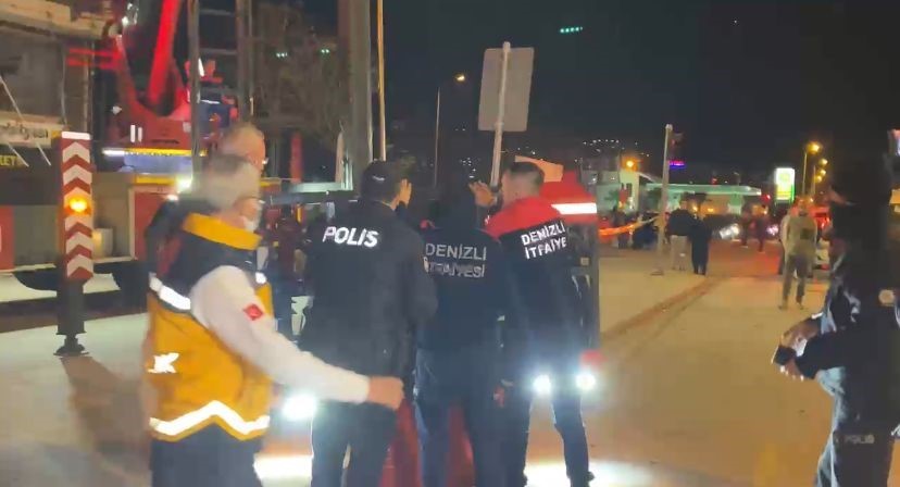 7 katlı rezidansta mahsur kalanlar kurtarılıyor