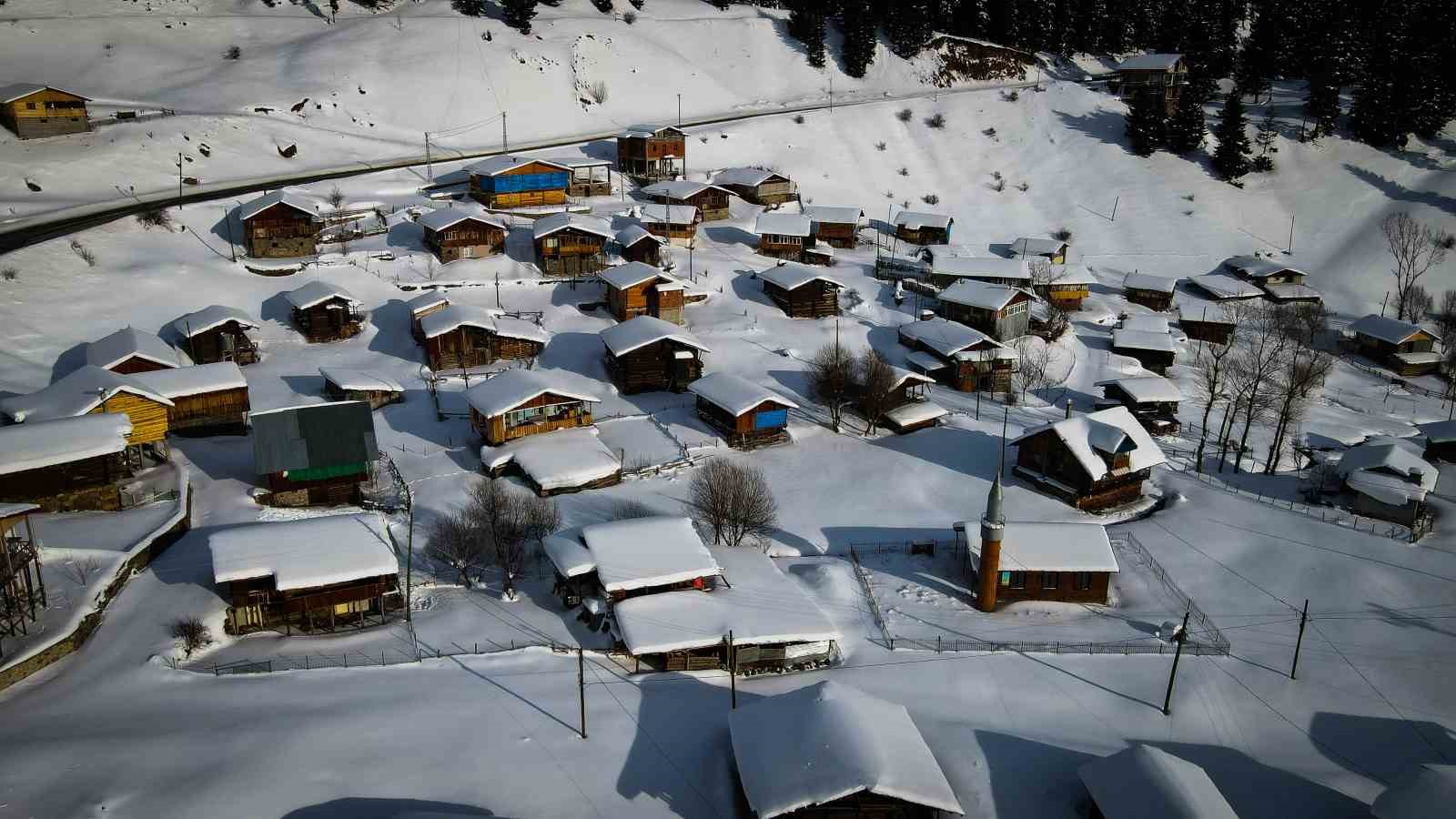 Sakin şehir Şavşat&rsquo;ın kış manzaraları b&uuml;y&uuml;l&uuml;yor
