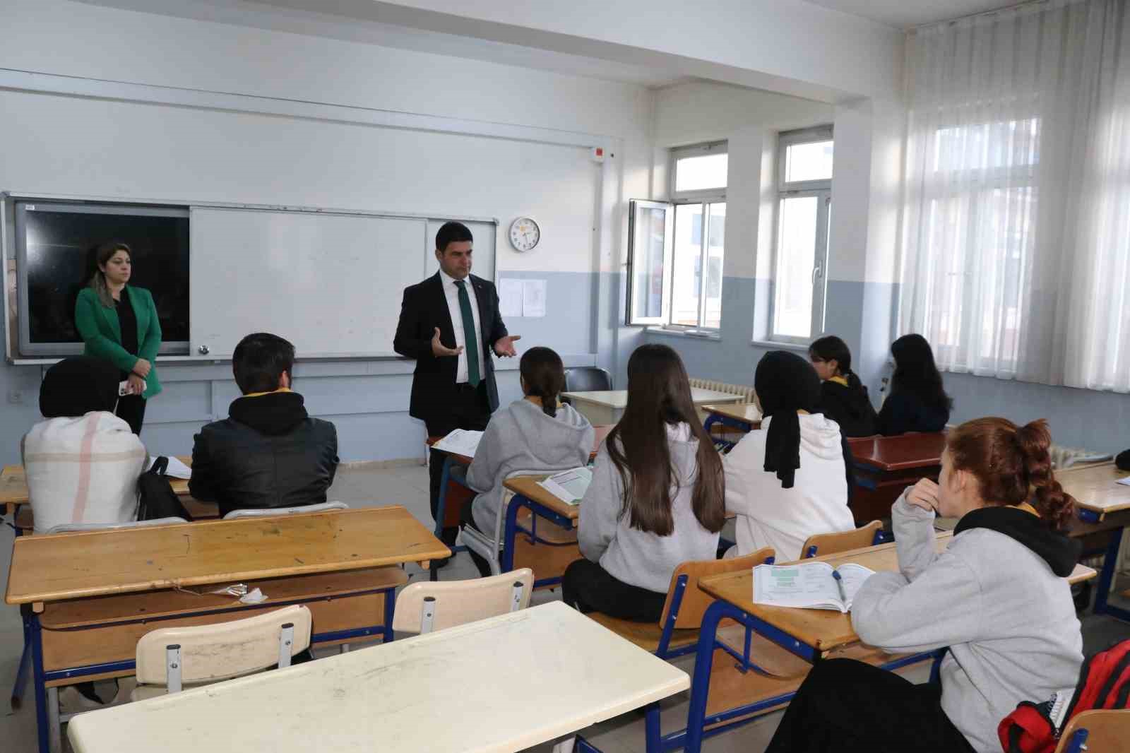 Hakkari’de 60 bin 882 öğrenci ders başı yaptı