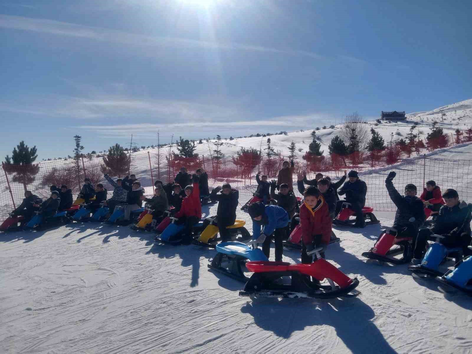 Sivas’ta ara tatil gençlik kampı sona erdi
