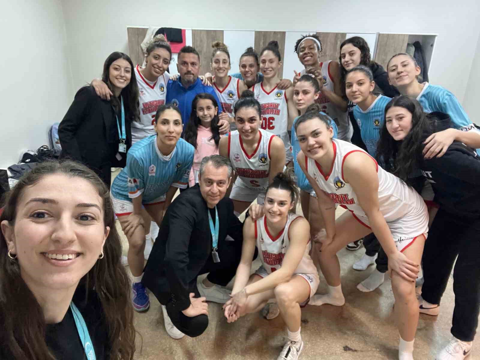 Turgutlu Belediyesi Kadın Basketbol evindeki yenilmezlik serisi devam ediyor

