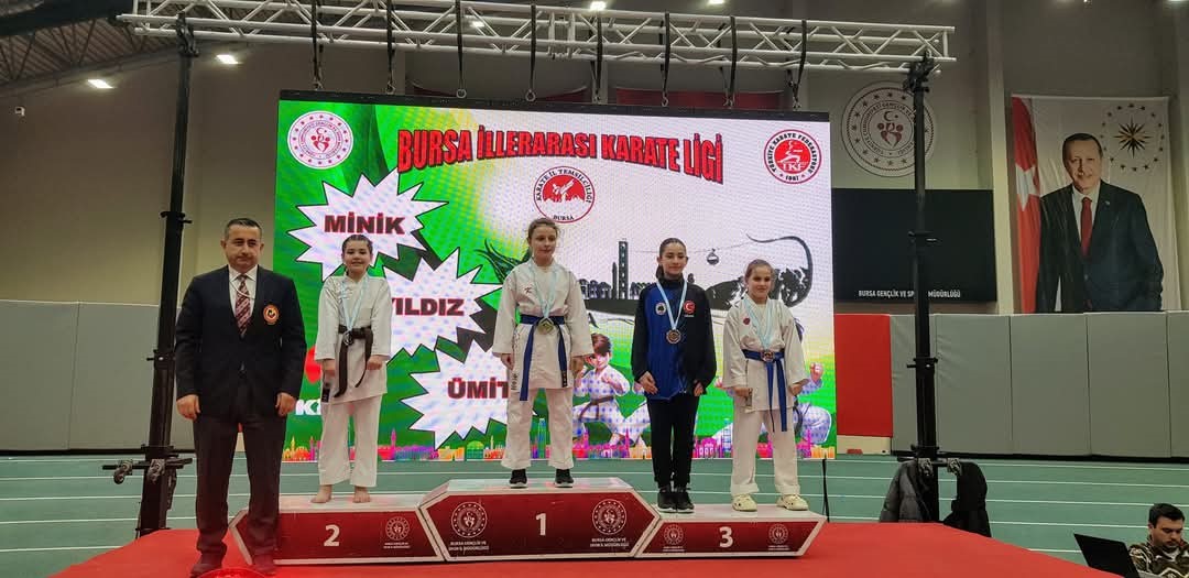 Eskişehirli karate sporcuları Bursa’dan derecelerle döndü