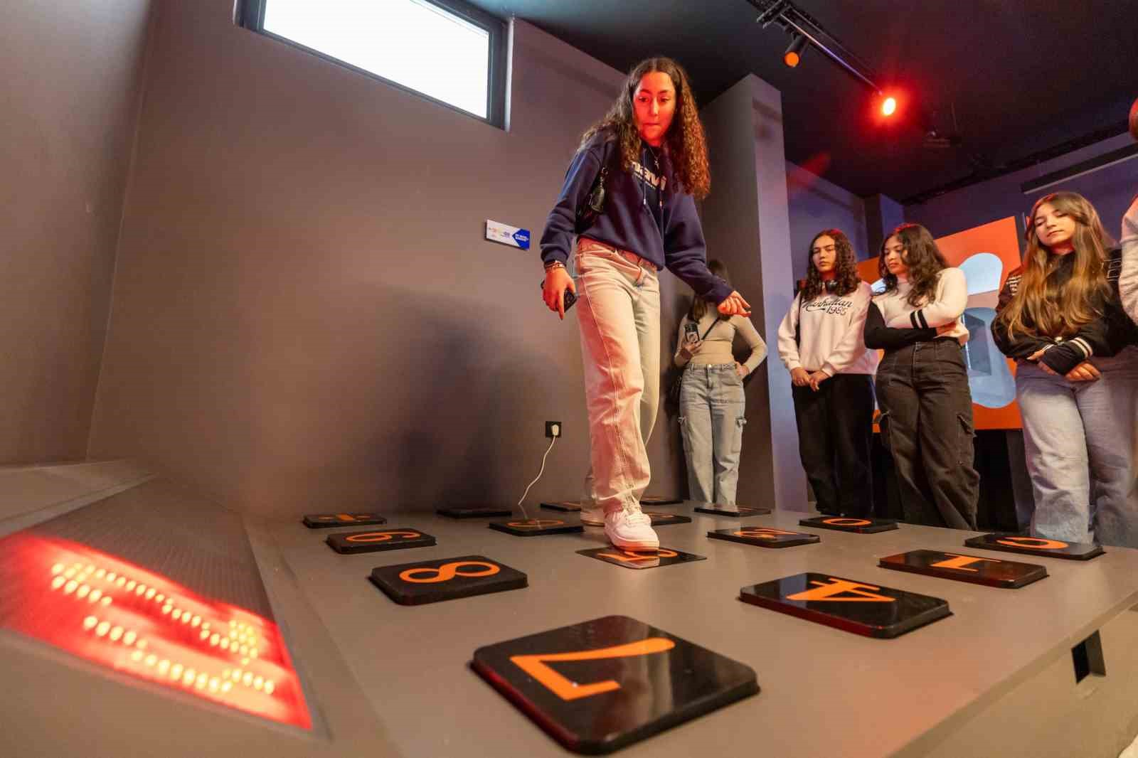 Tarsus’ta ’Aratos Matematik Evi’ hizmete açıldı