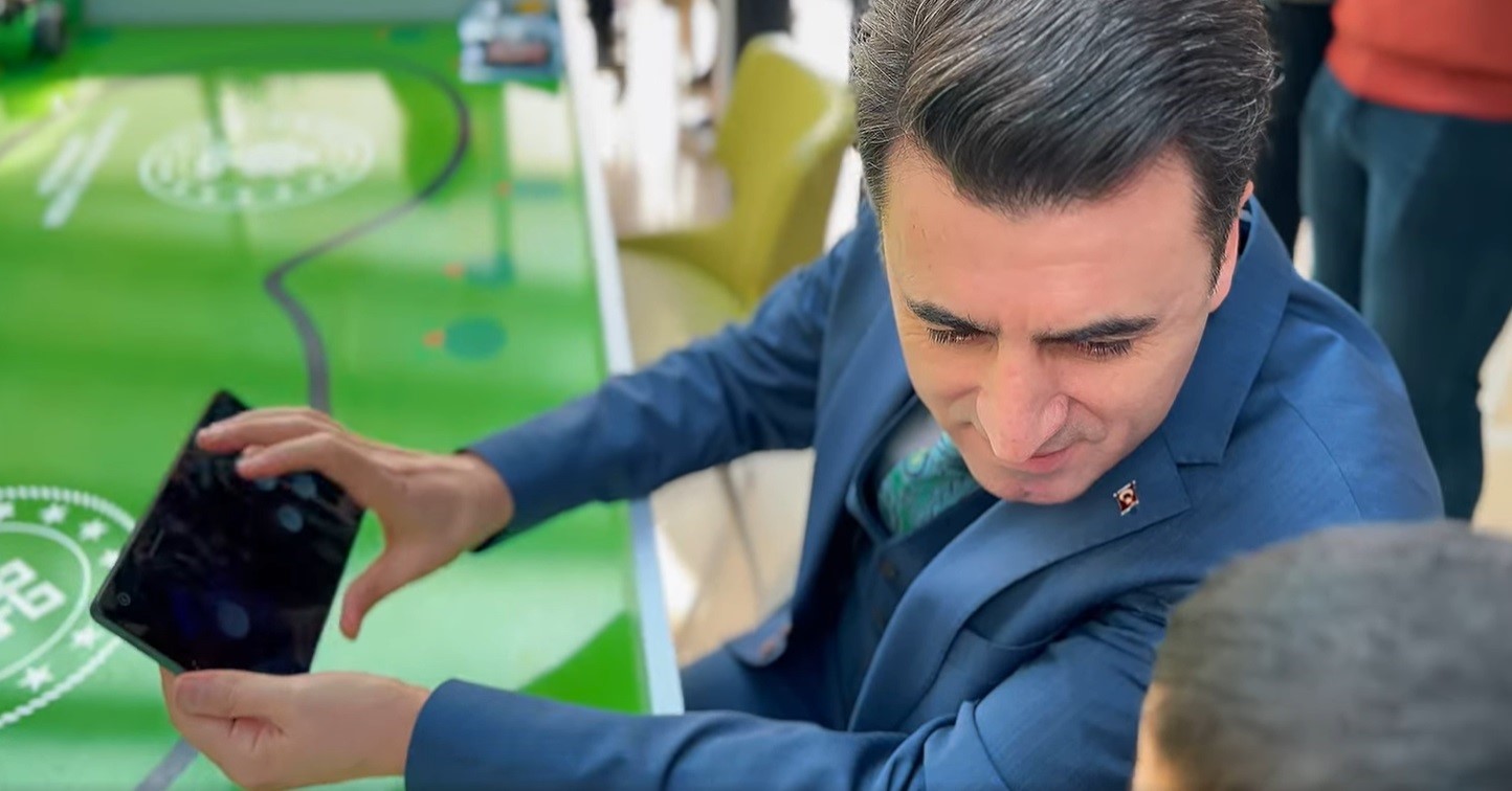 &Ccedil;ocukların faaliyet ve etkinliklerine ortak oldu
