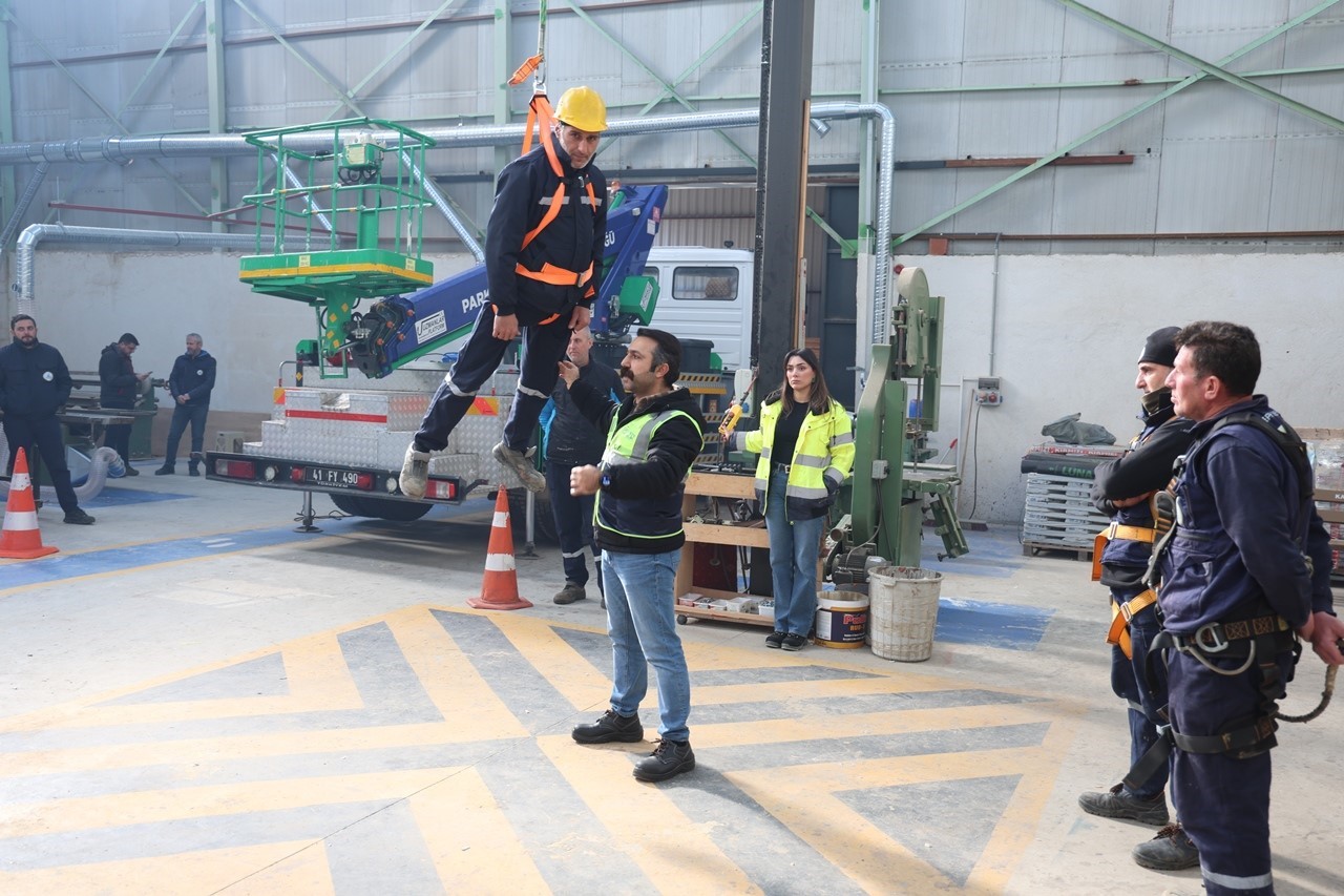 Kartepe’de tatbikat gibi eğitim