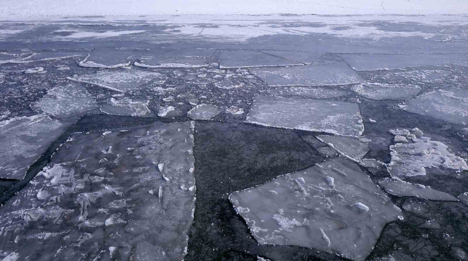 40 kilometrekarelik alana sahip Nazik G&ouml;l&uuml; dondu
