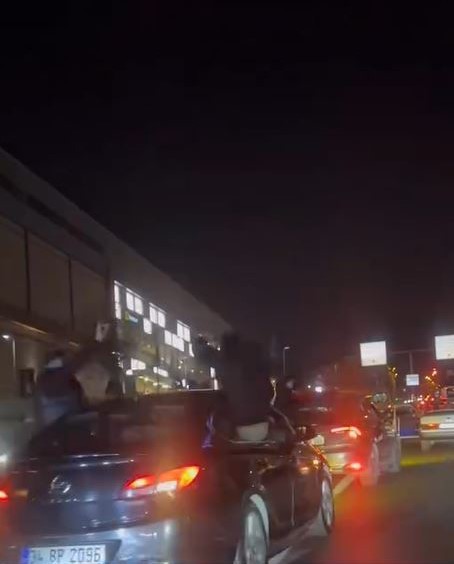 Bahçelievler’de asker eğlencesi yapan gruptan trafikte tehlikeli hareketler