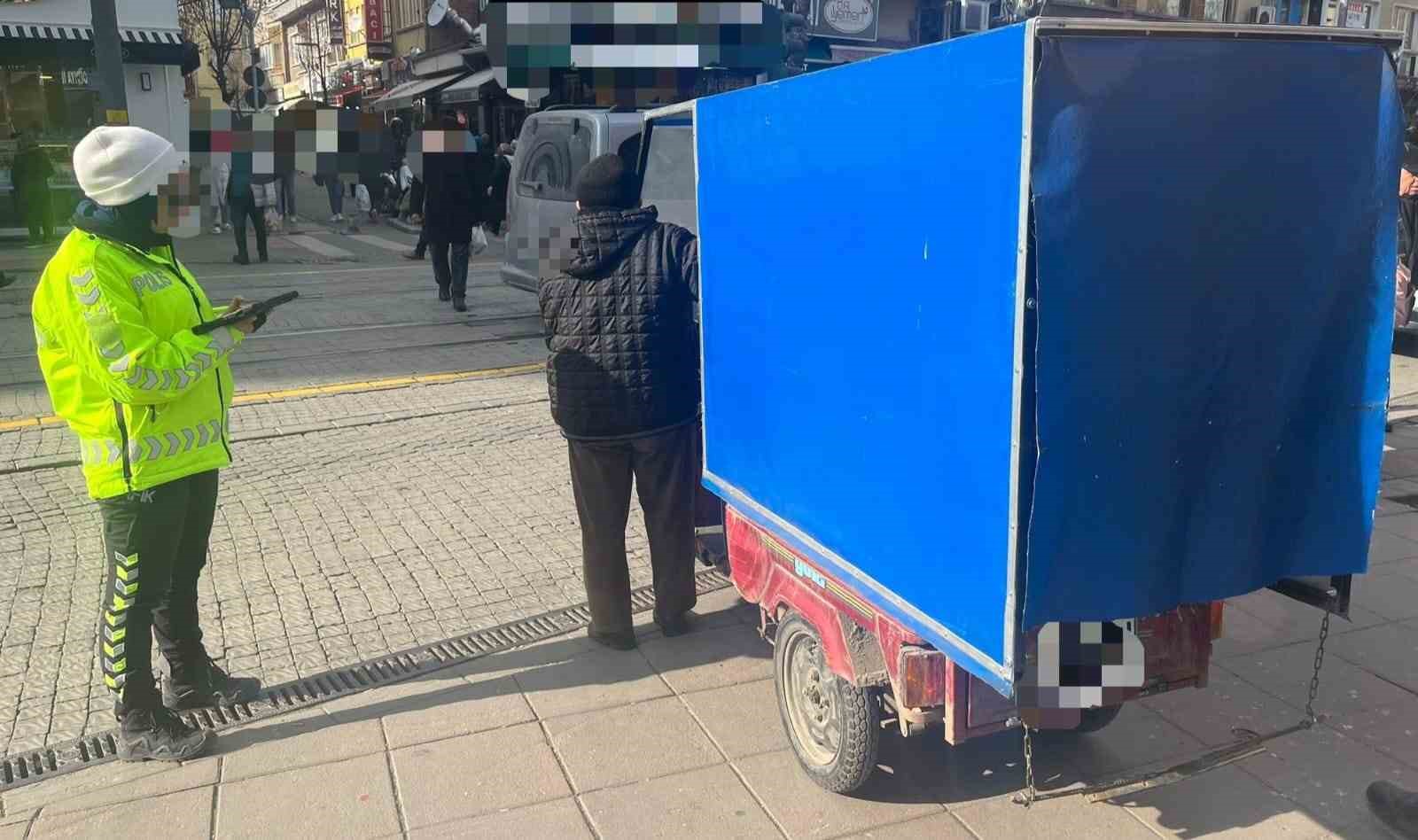 Trafik polisi 78 s&uuml;r&uuml;c&uuml; ve araca işlem uygulandı
