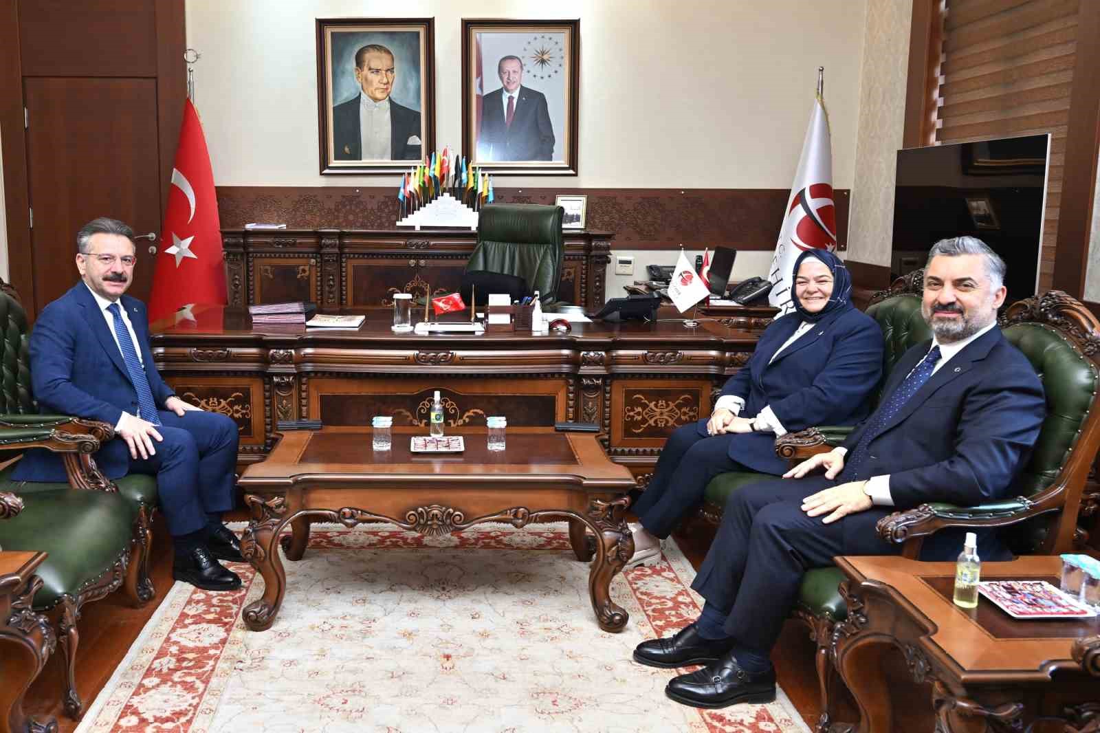 Başkan Şahin, Vali H&uuml;seyin Aksoy&rsquo;u makamında ziyaret etti
