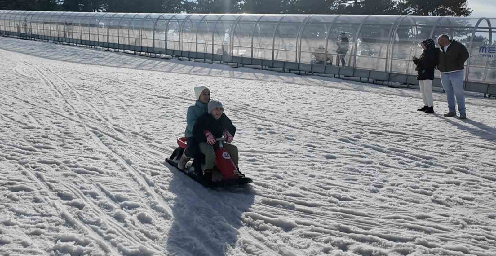 Murat Dağı Termal Kayak Merkezi, kayakseverlerin akınına uğradı