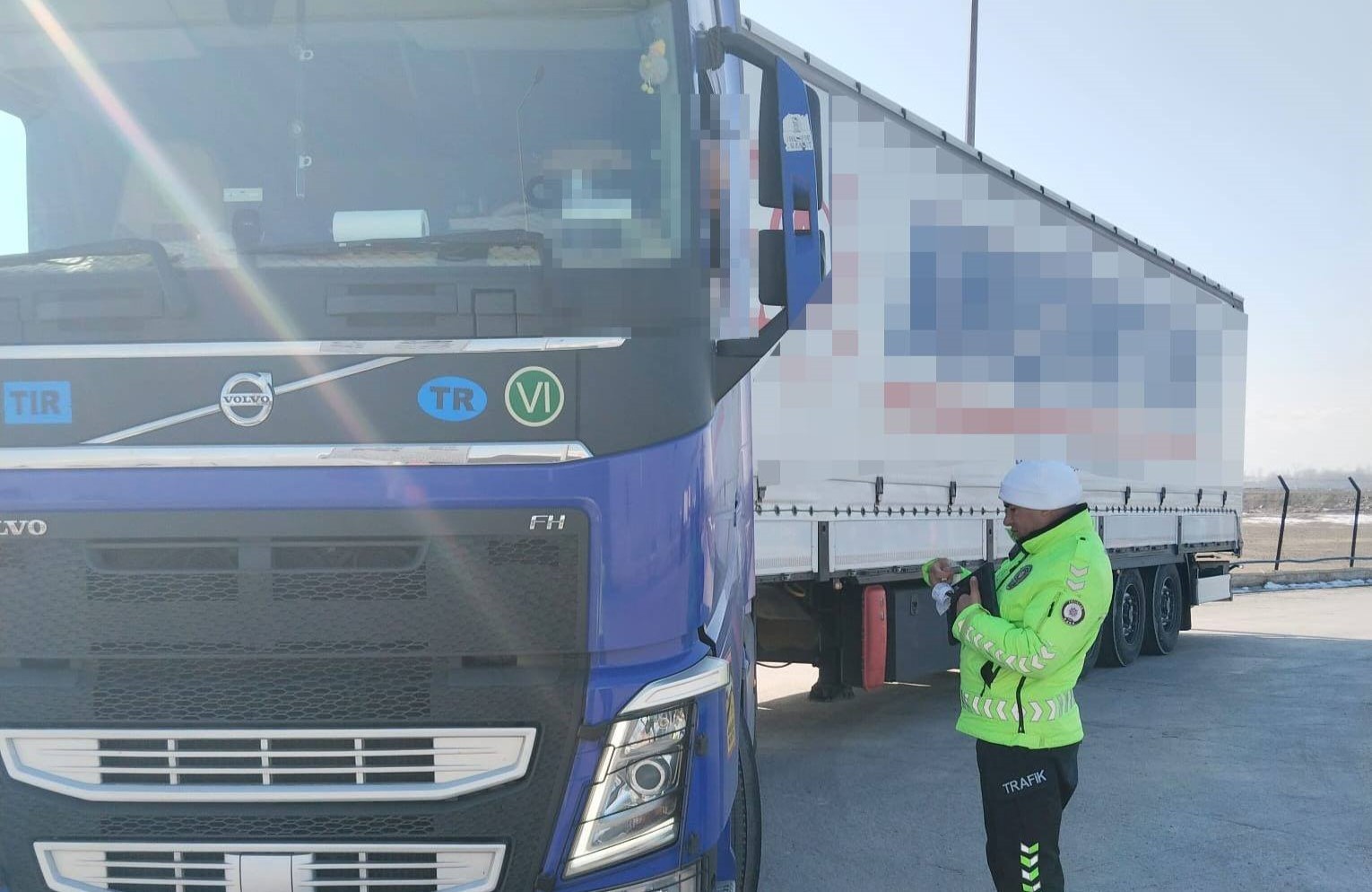 Emniyetten uygulama noktasındaki ara&ccedil;lara ceza yağdı
