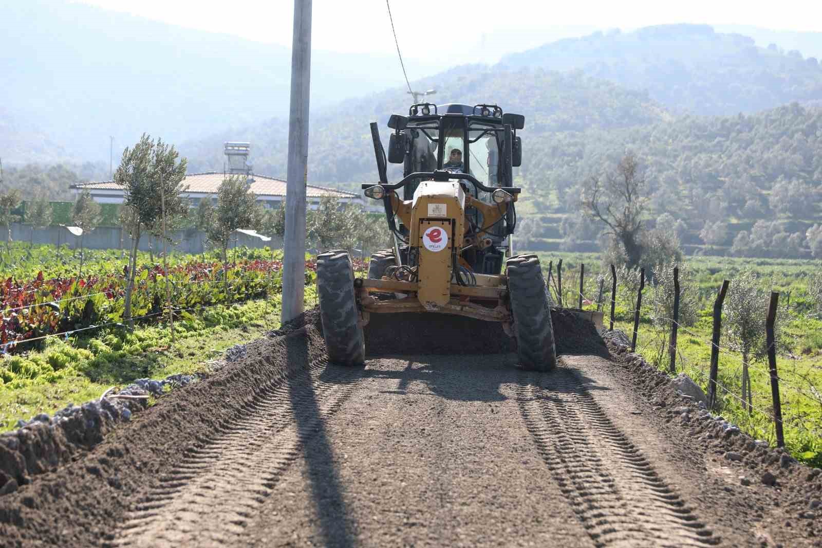 Gölhisar’da bahçe yolları asfaltlanıyor
