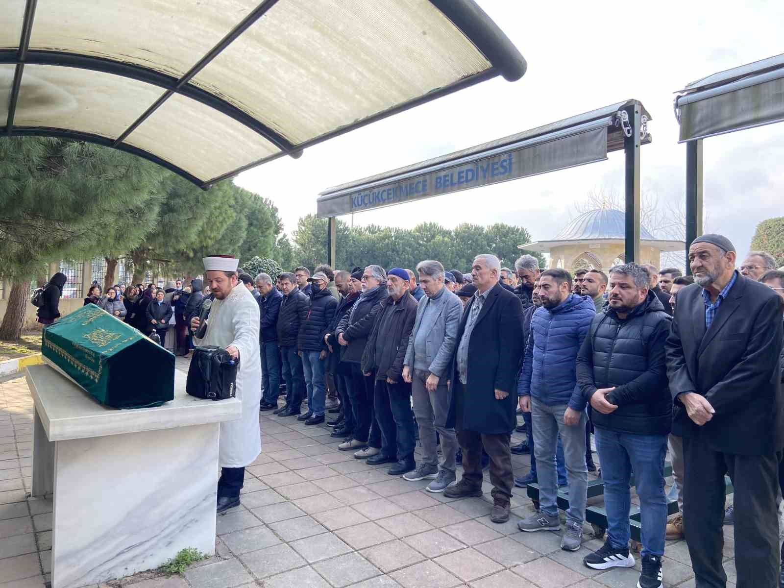 "Yenidoğan çetesi" sanıklarından İlker Gönen için cenaze töreni düzenledi
