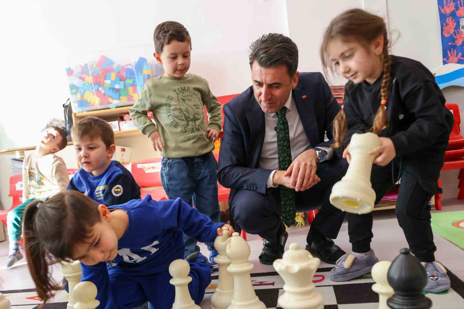 Vali Aygöl, ikinci yarıyılın ilk ders zilinde öğrencilerle bir araya geldi