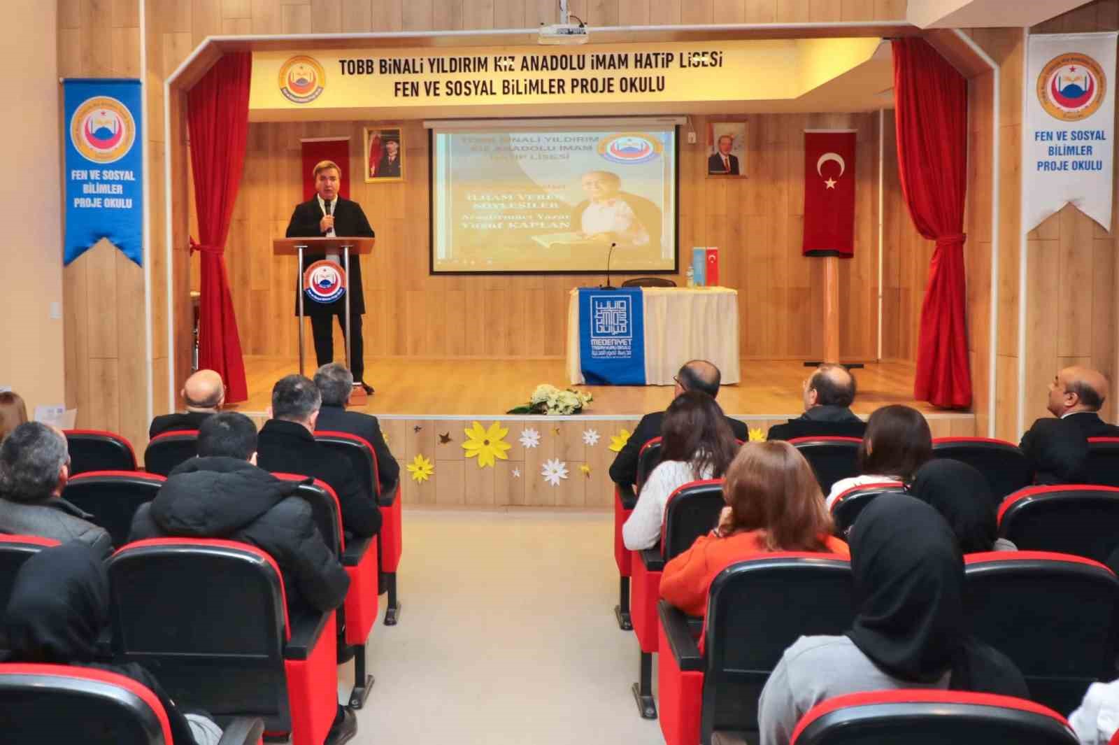 Yusuf Kaplan Erzincan’da öğrencilerle buluştu