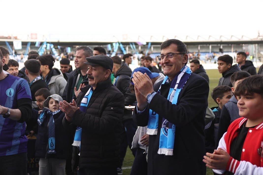 Başkan Eyüp Kahveci’den Belediye Kütahyaspor’a tam destek