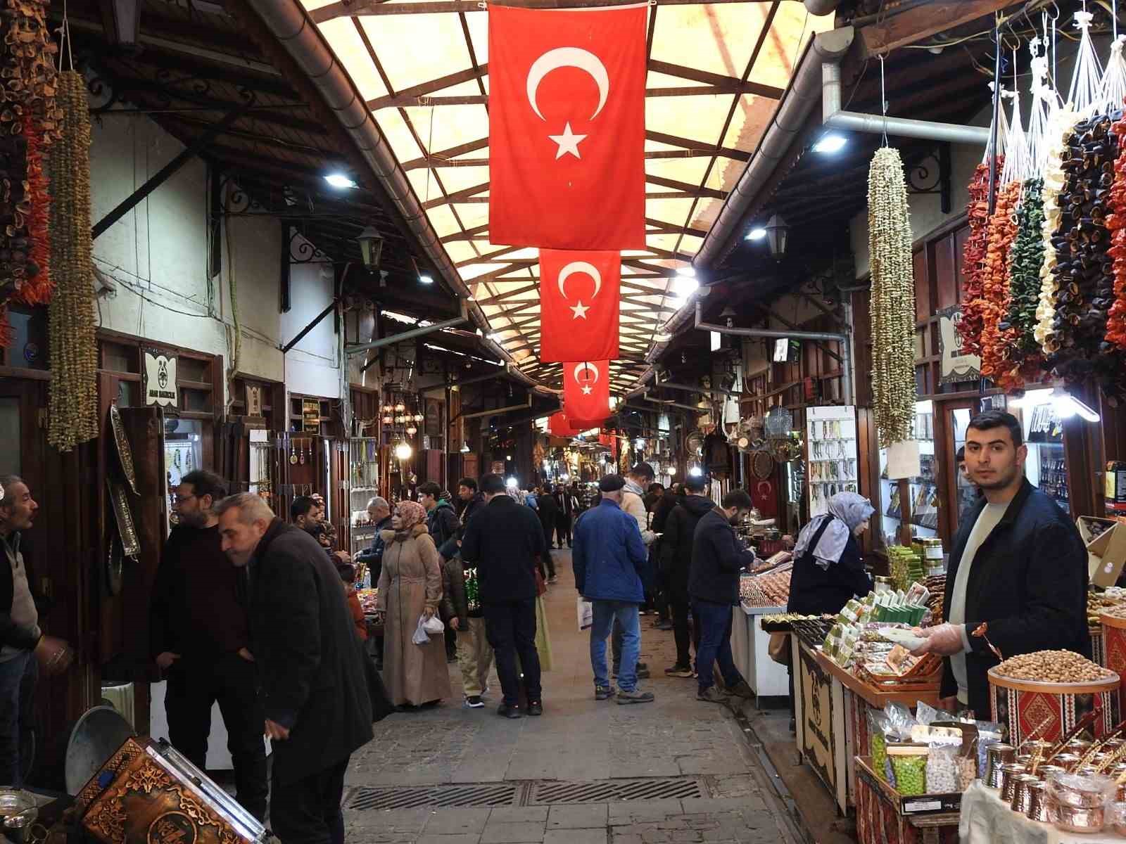 Yarıyıl tatilinde yerli turistler Gaziantep&rsquo;e akın etti
