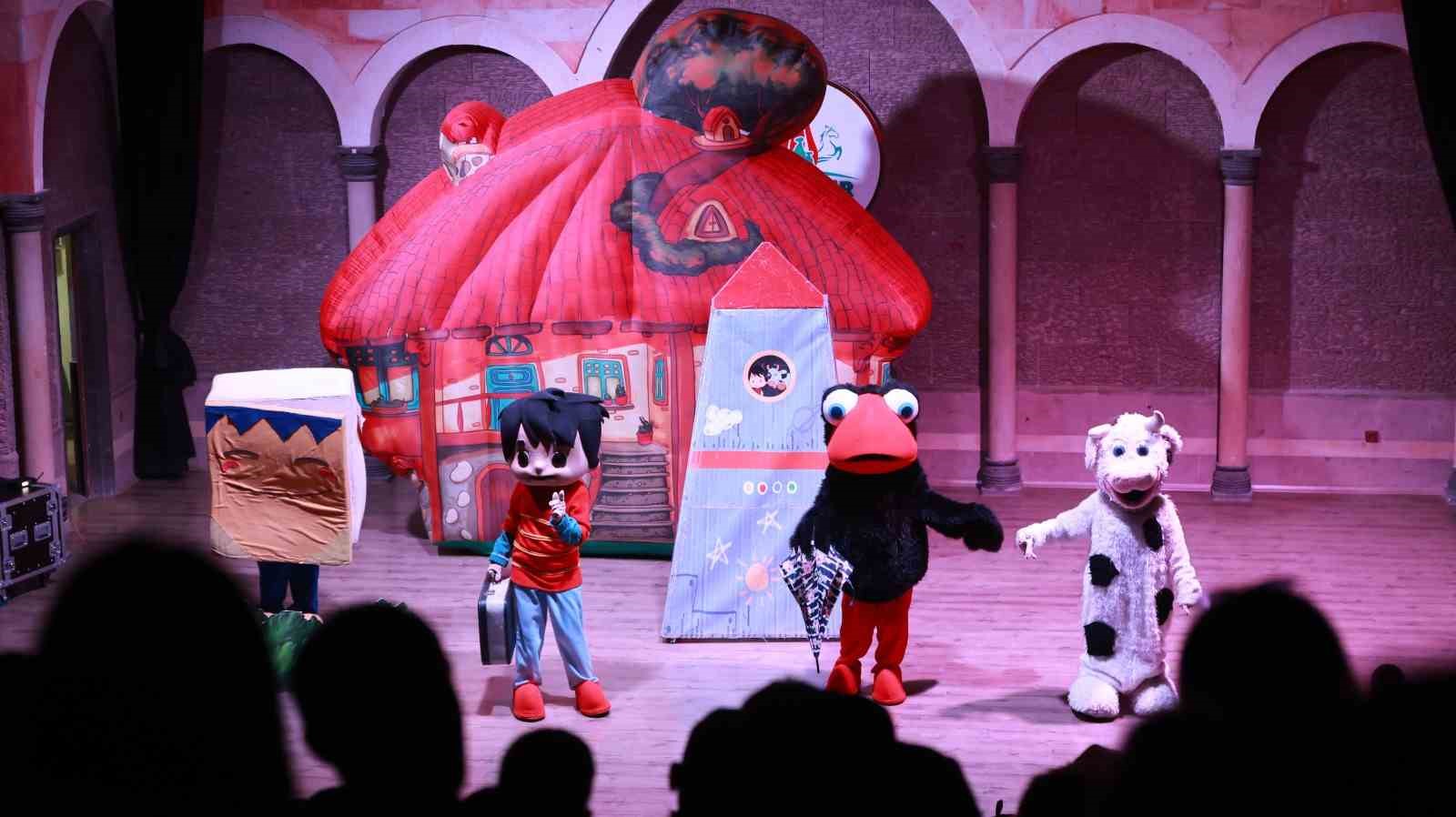 &rsquo;Ege ile Gaga&rsquo;nın Maceraları&rsquo; Nevşehir&rsquo;de sahnelendi
