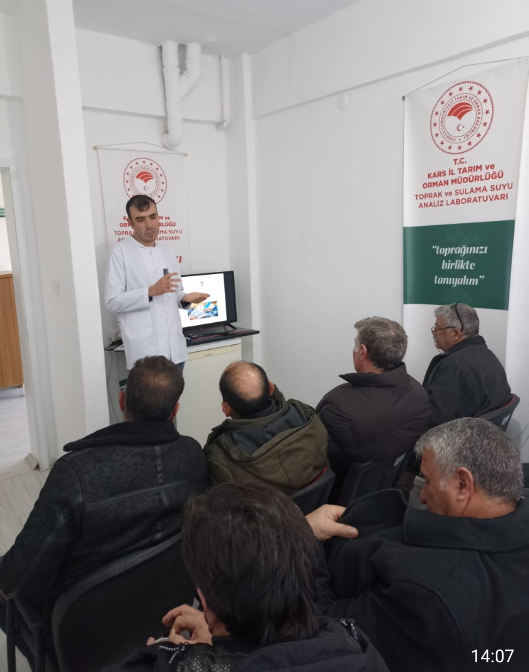 Kars&rsquo;ta muhtarlara toprak analizi bilgilendirmesi yapıldı
