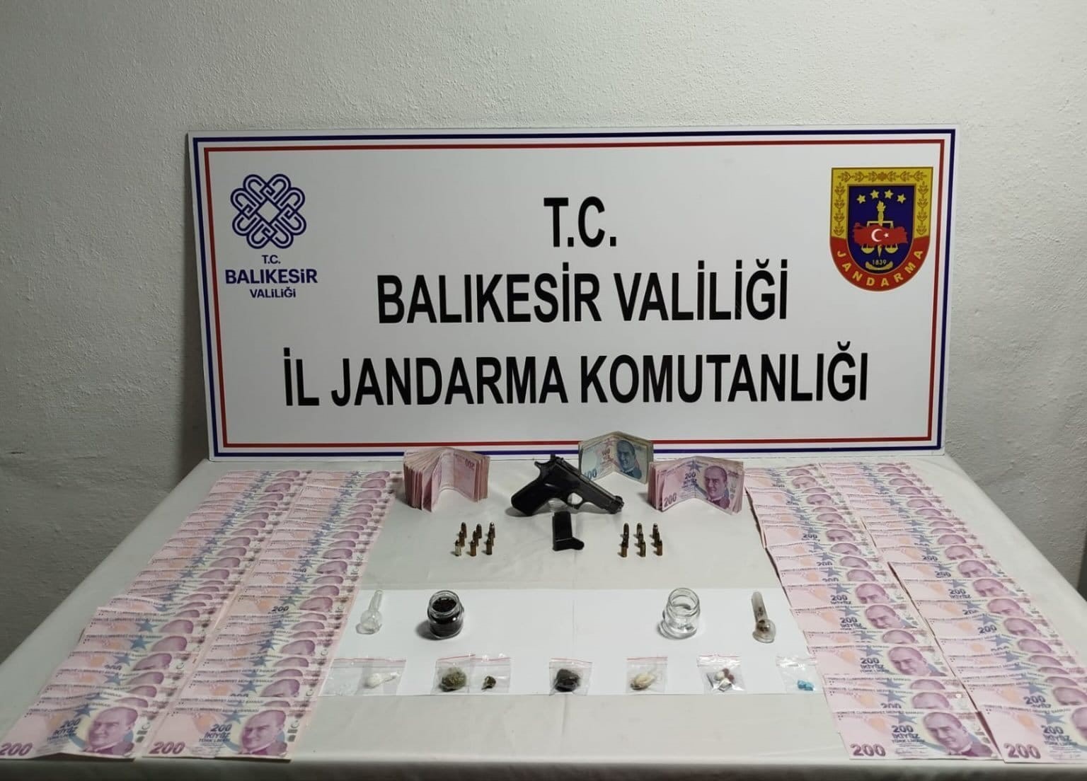 Balıkesir’de kaçakçılık ve uyuşturucu operasyonu: 33 şüpheli yakalandı