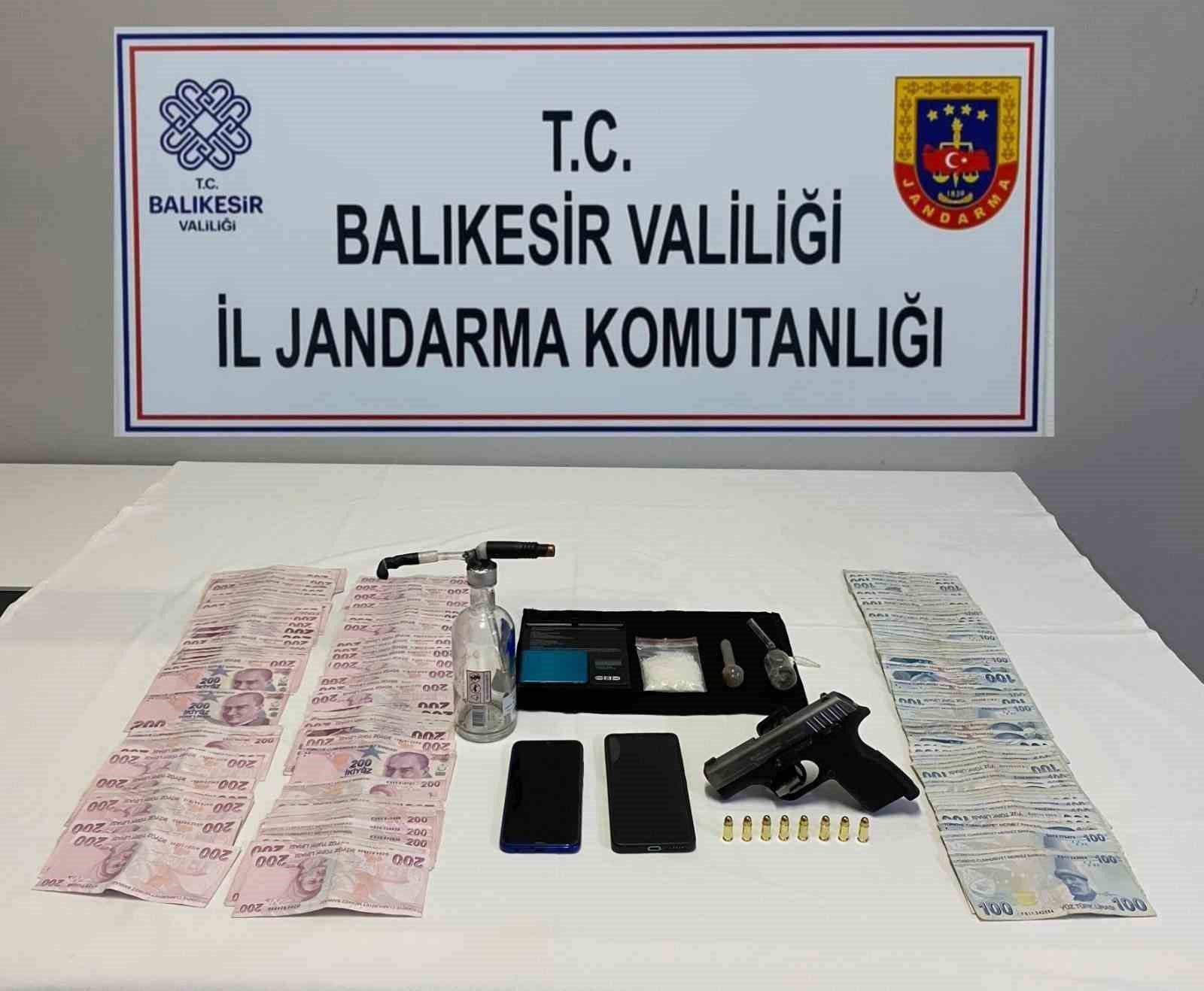 Balıkesir&rsquo;de ka&ccedil;ak&ccedil;ılık ve uyuşturucu operasyonu: 33 ş&uuml;pheli yakalandı

