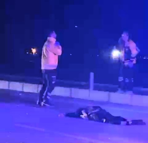 Karşıya geçerken çarpılan yayanın üzerinden araçlar geçti