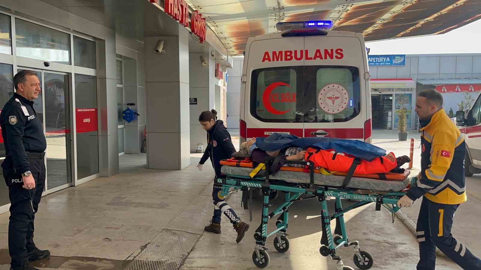 Eskişehir’de 2’nci kattan düşen kadın ağır yaralanırken yakını sinir krizi geçirdi