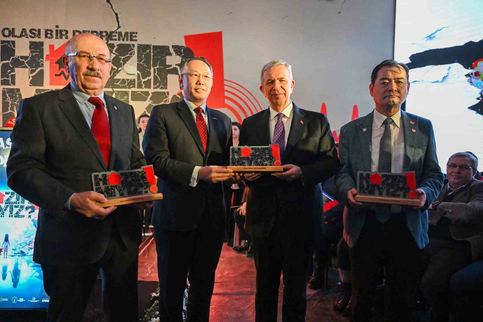 ABB Başkanı Yavaş: "Deprem öldürmez, bina öldürür"