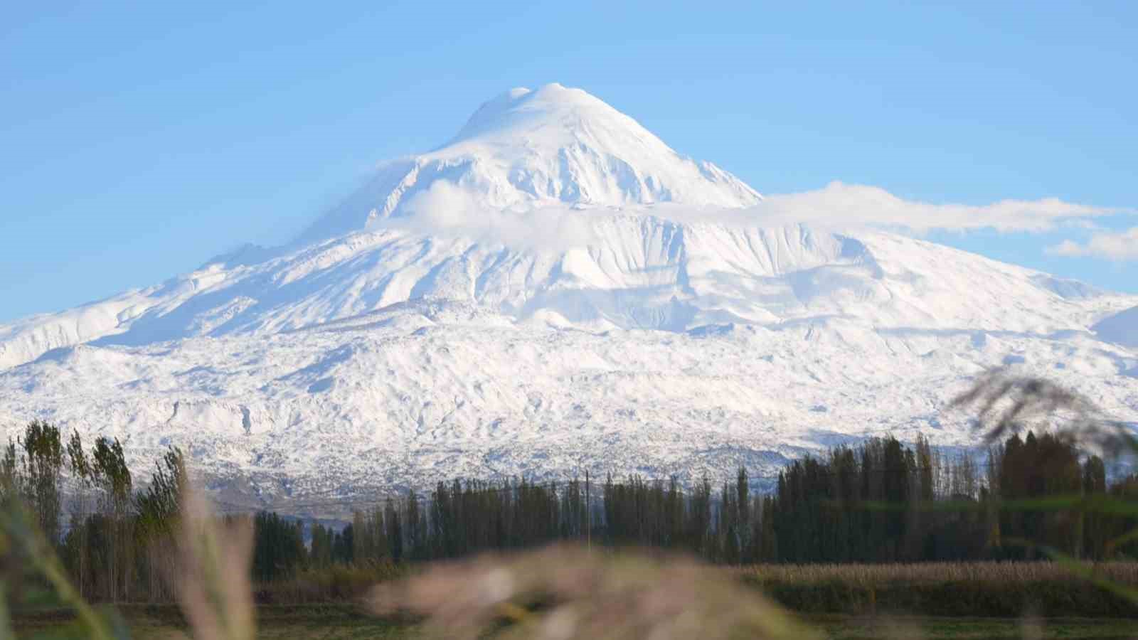 Ağrı Dağı kartpostallık g&ouml;r&uuml;nt&uuml;ler oluşturdu
