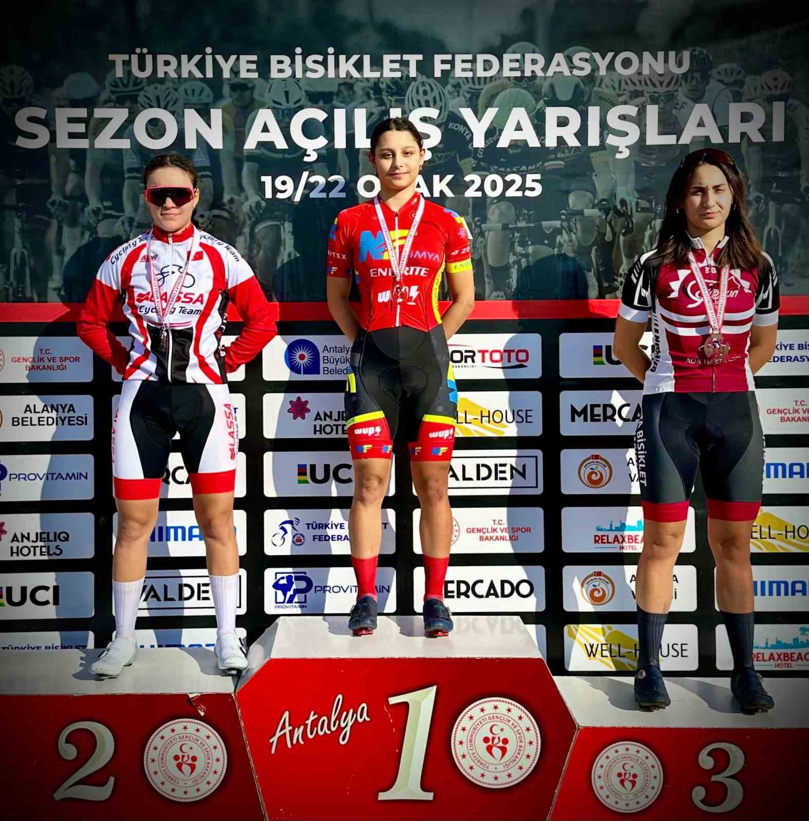 Denizlili bisiklet&ccedil;iler sezona hızlı başladı
