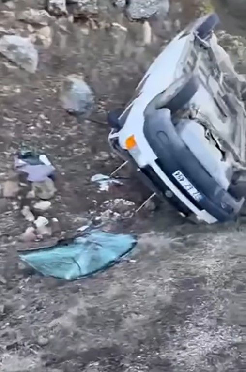 Isparta&rsquo;da kontrolden &ccedil;ıkan ara&ccedil; takla attı: 2 yaralı
