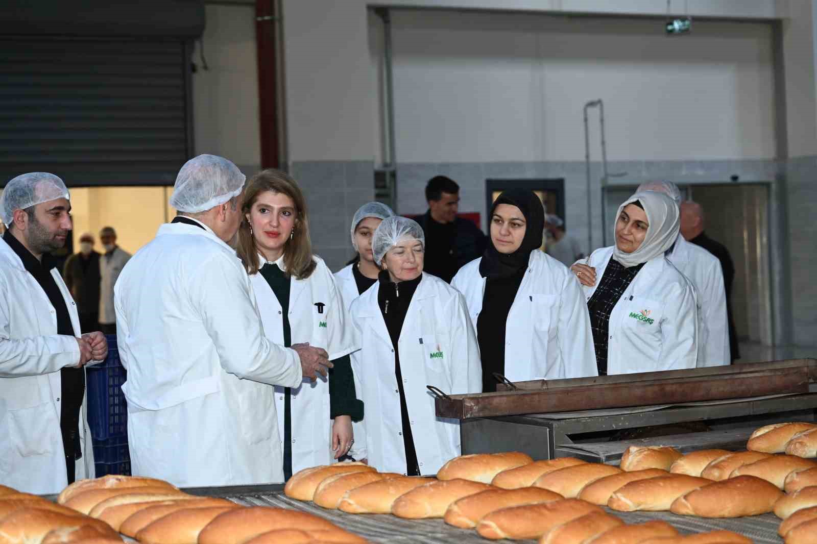 Milletvekili Ölmeztoprak’tan ekmek mesaisi