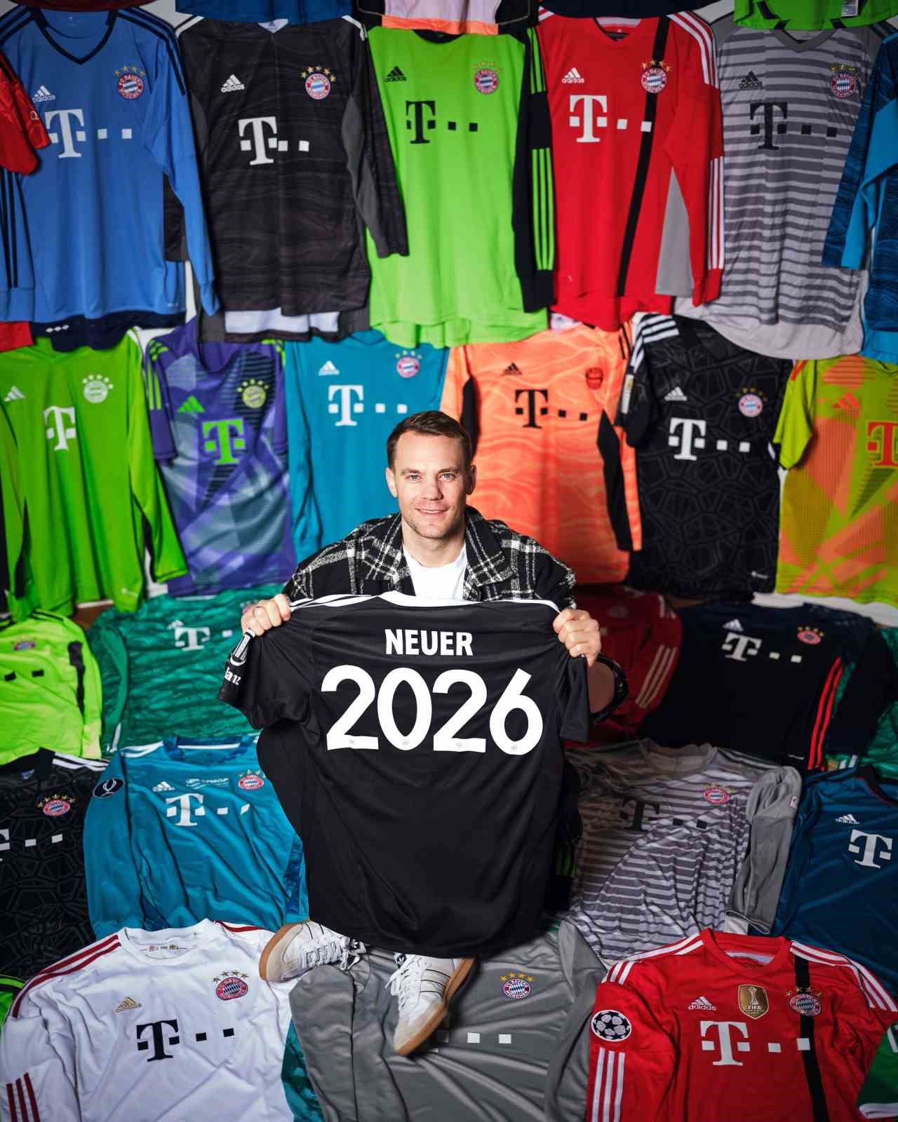 Manuel Neuer, Bayern&rsquo;le s&ouml;zleşmesini 2026&rsquo;ya kadar uzattı
