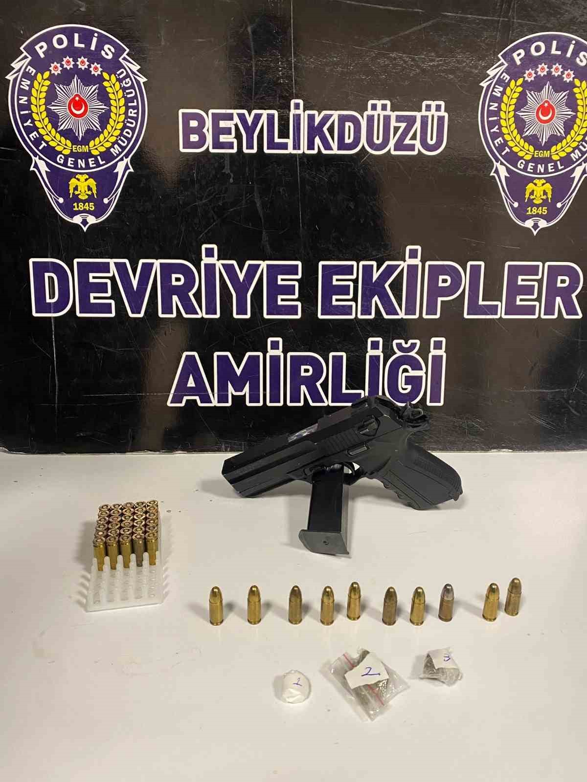 Beylikdüzü’nde güvenlik görevlisine silahlı tehdide 3 gözaltı