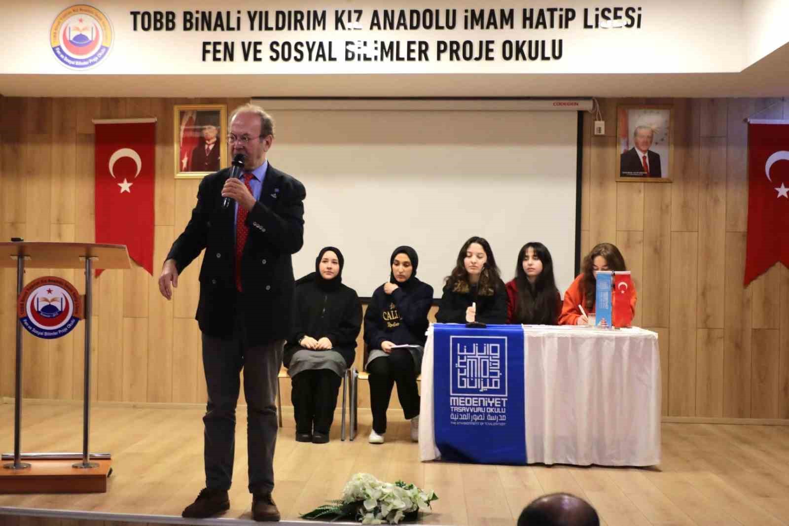 Yusuf Kaplan Erzincan’da öğrencilerle buluştu