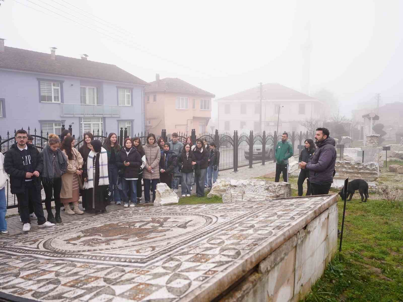 Gençler Düzce’nin tarih ve doğasını keşfetti
