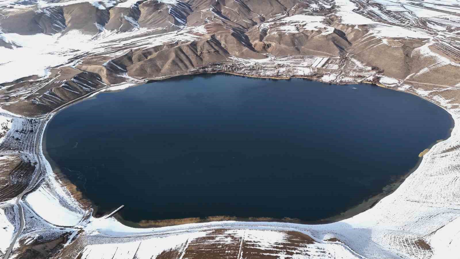 Karla kaplanmış doğal bir cennet: S&uuml;phan Dağı ve Aygır G&ouml;l&uuml;
