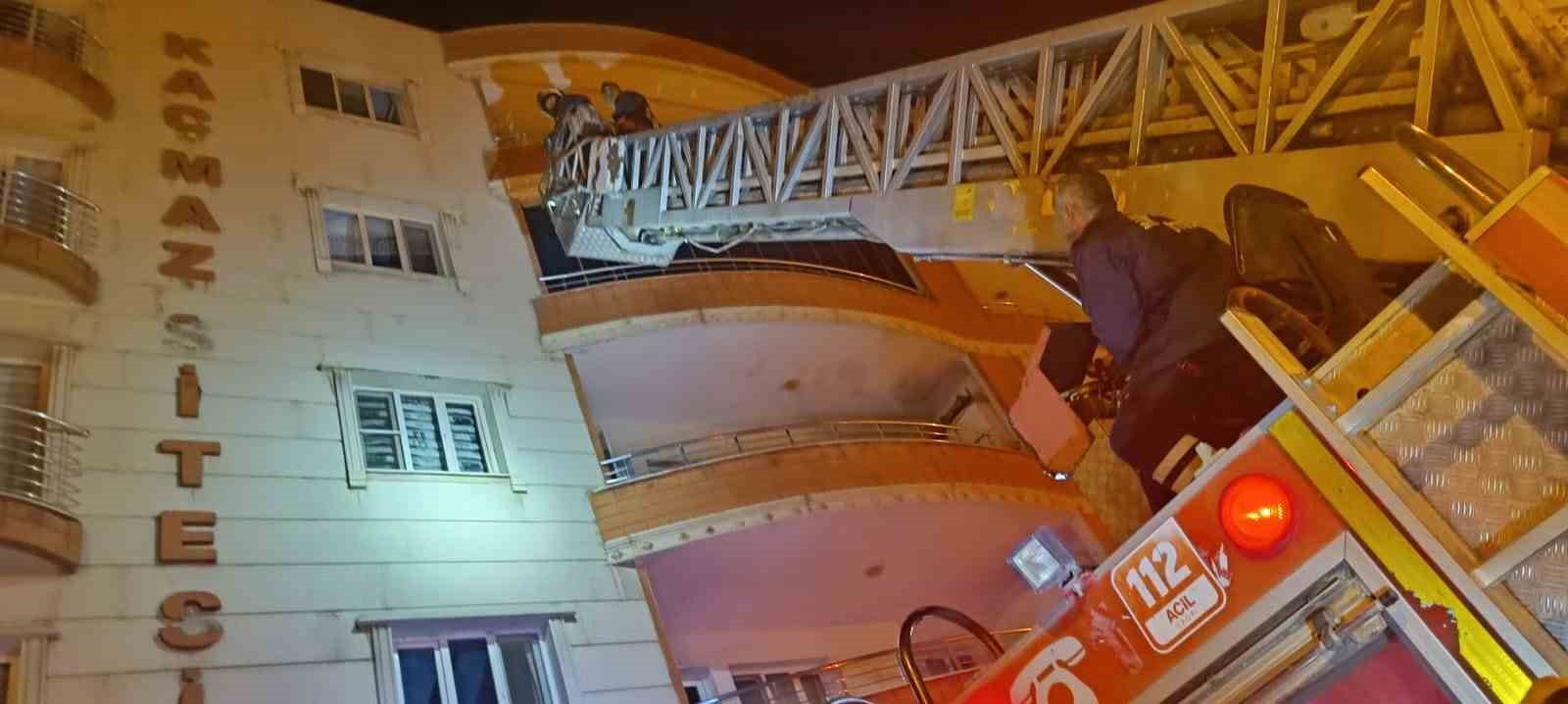 Mardin’de ev yangınında 4 kişi dumandan etkilendi