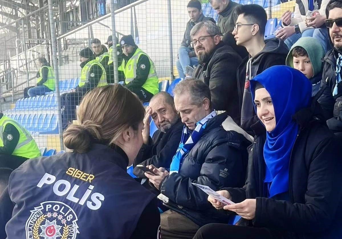 Kütahya’da stadyumdaki seyirciler yasadışı bahis ve oltalama konularında bilgilendirildi
