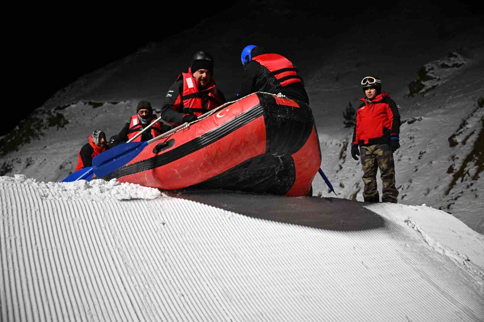 Paland&ouml;ken&rsquo;de botla kar raftingi
